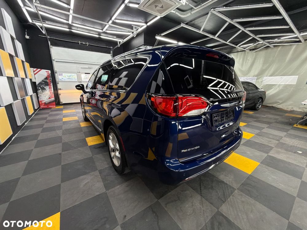 Chrysler Pacifica - 22