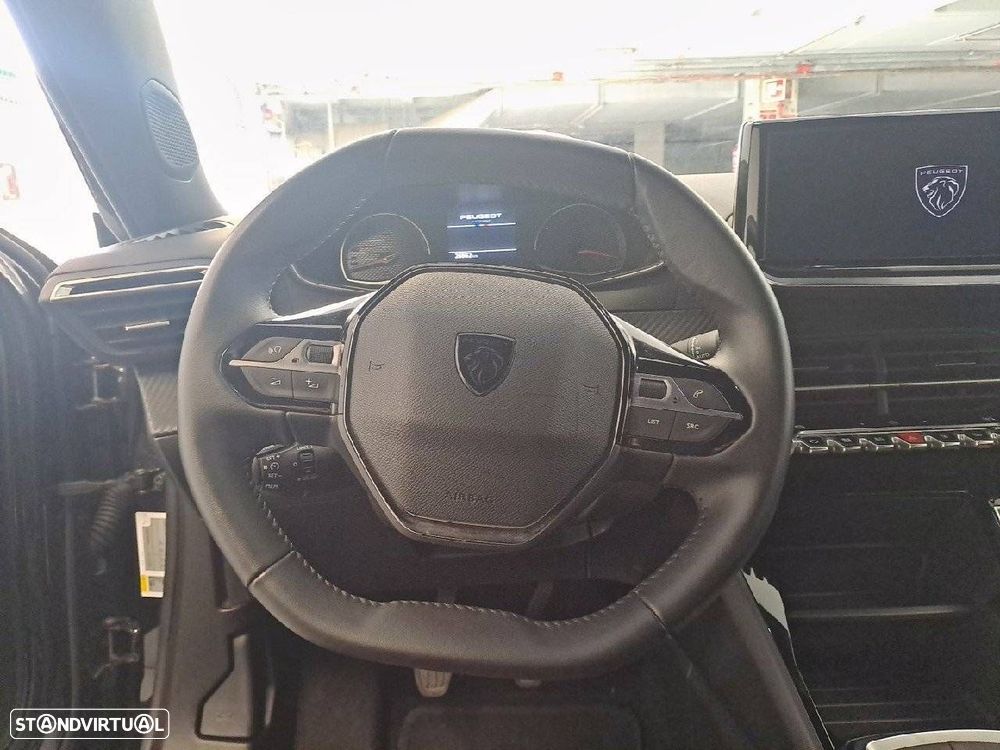 Peugeot 2008 1.2 PureTech Active - 12
