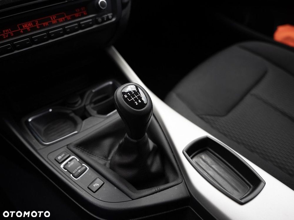 BMW Seria 1 116i - 24