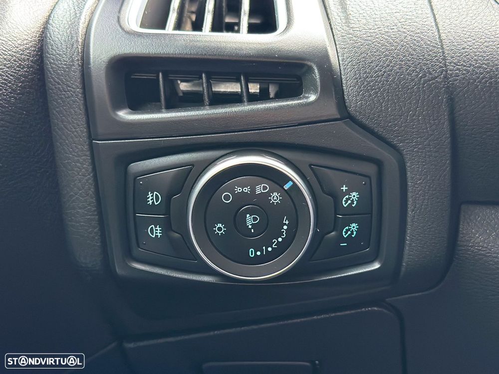 Ford Focus 1.0 EcoBoost Active - 20