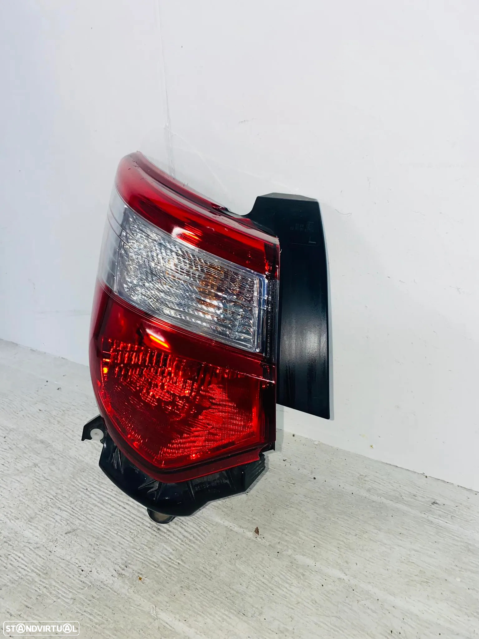 Farolim Trás Esquerdo Toyota Yaris - 2017 / 2020 - 2