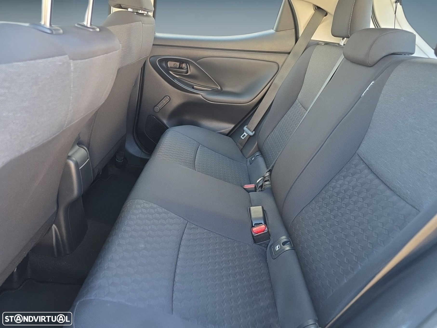 Toyota Yaris 1.5 HDF Comfort Plus - 11