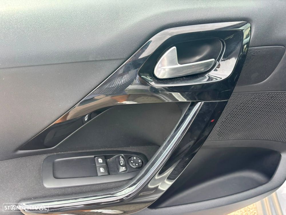 Peugeot 208 1.2 PureTech Style - 18