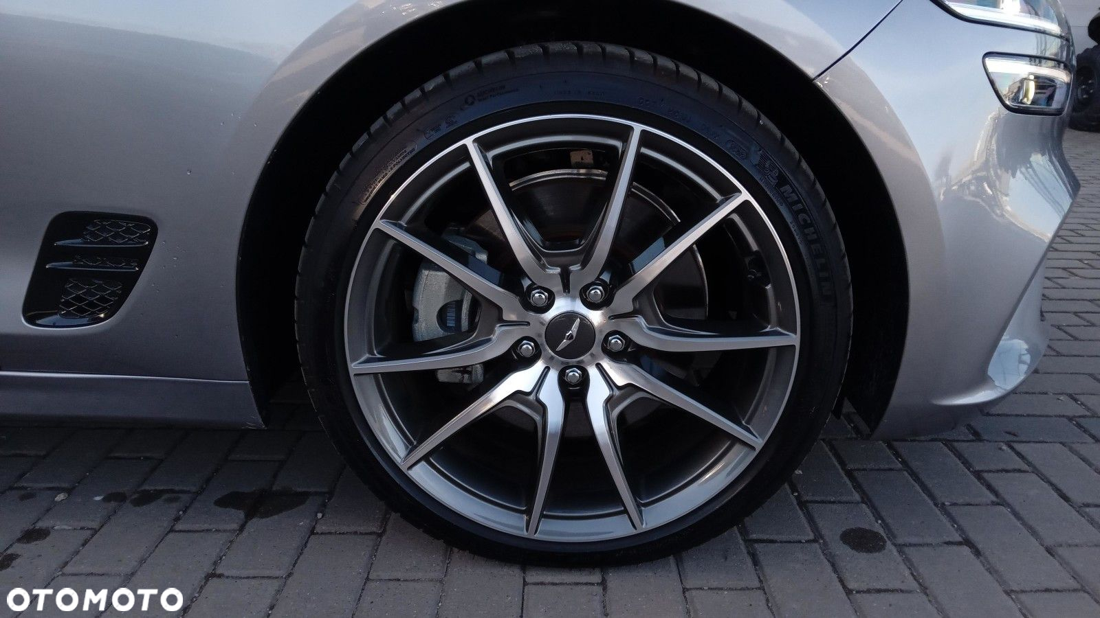 Genesis G70 - 27
