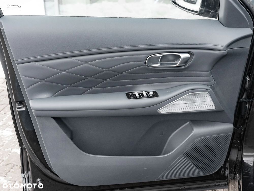 Geely Starray EM-i 1.5 PHEV Max - 11