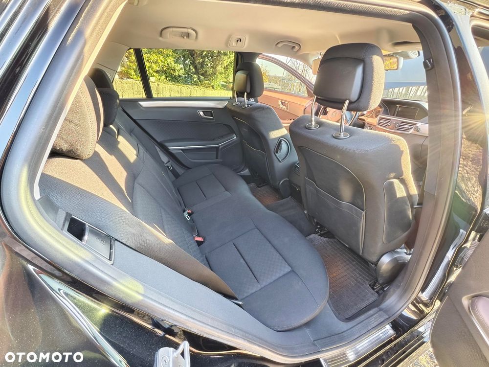 Mercedes-Benz Klasa E 220 T CDI DPF BlueEFFICIENCY 7G-TRONIC Elegance - 15