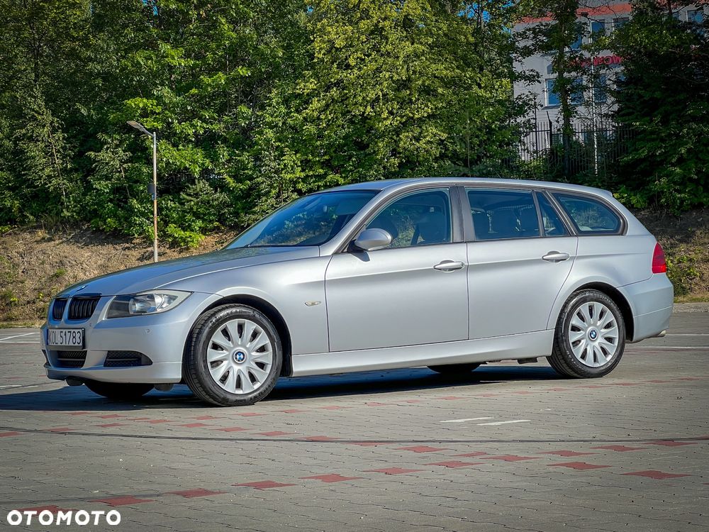 BMW Seria 3 318i Touring - 13