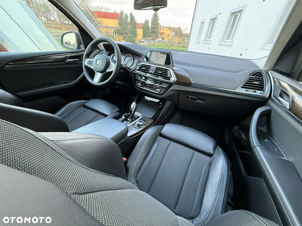 BMW X3 xDrive20i Advantage - 39