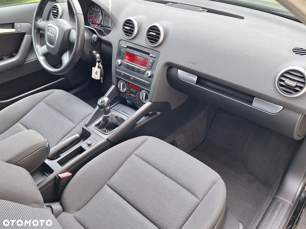 Audi A3 Sportback 1.6 Ambiente - 25