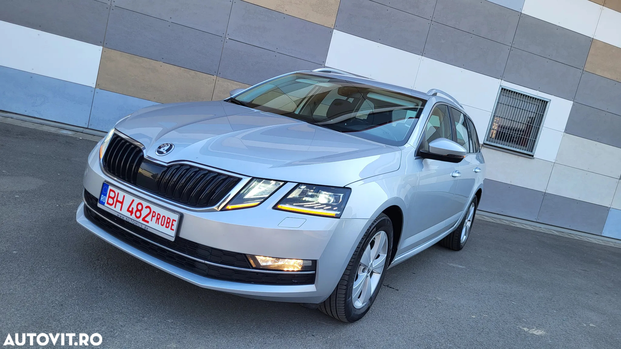 Skoda Octavia Combi 2.0 TDI (Green tec) DSG Style - 11