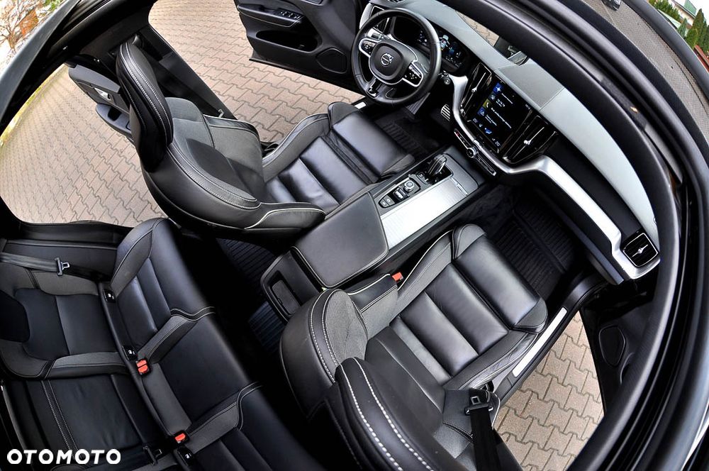 Volvo XC 60 T6 AWD Recharge Geartronic RDesign - 8