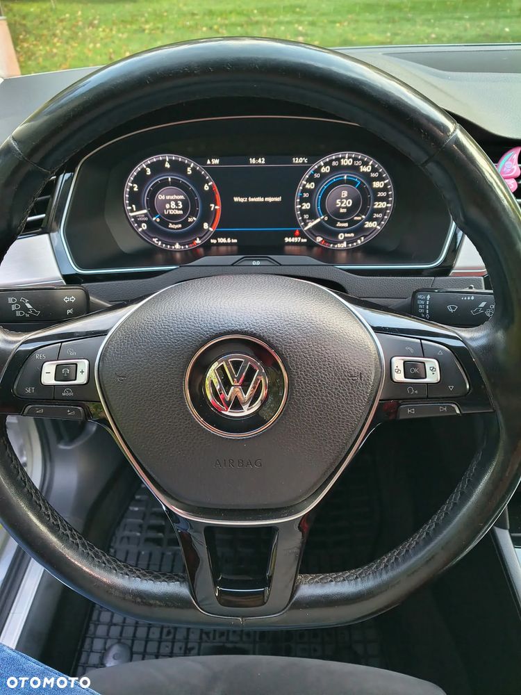 Volkswagen Passat - 24