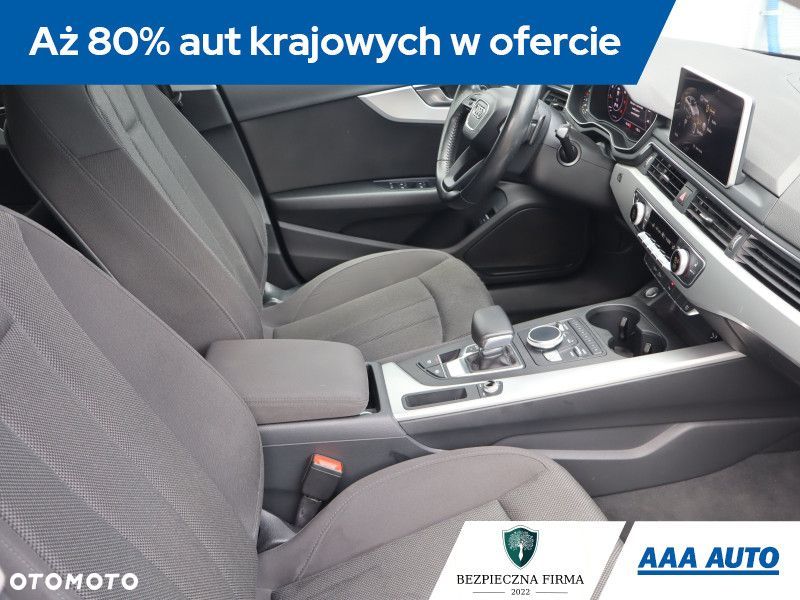 Audi A4 Limousine - 11
