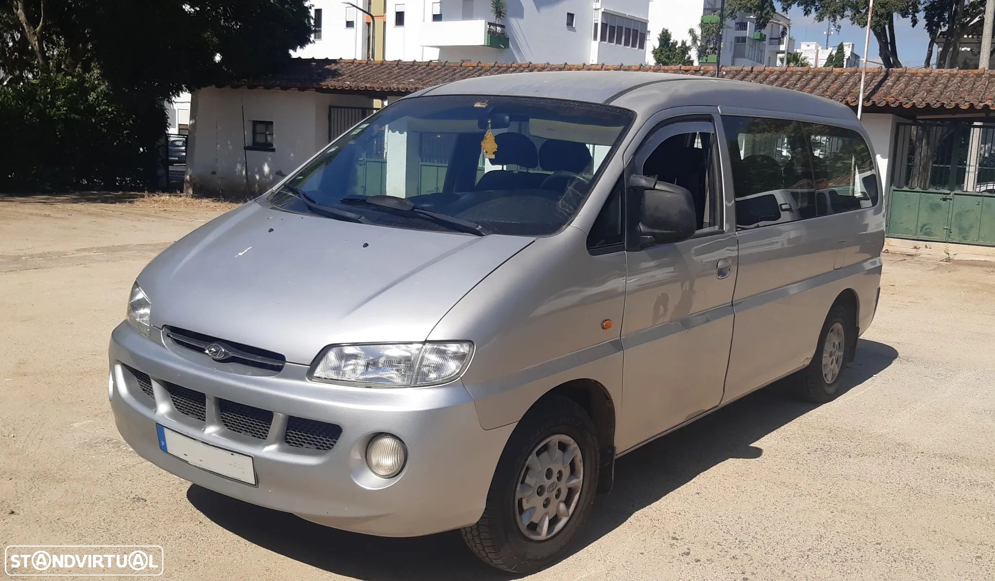 Hyundai H-1 Starex - 1