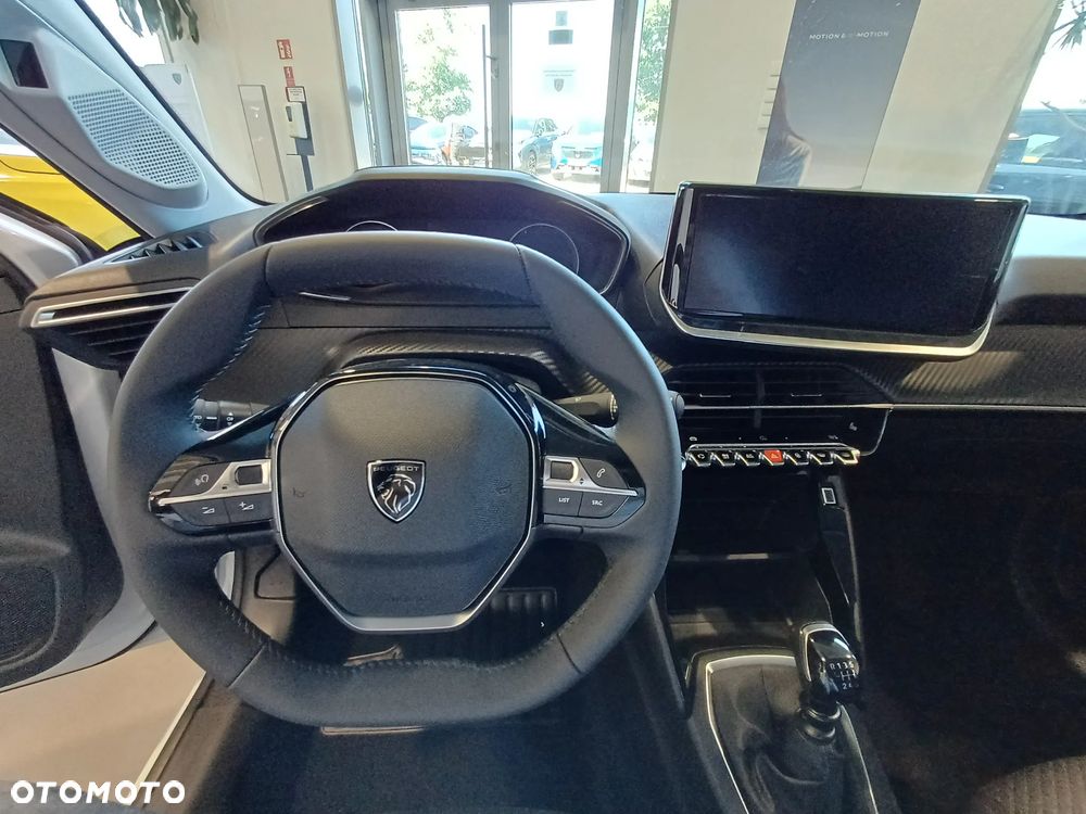 Peugeot 208 - 12