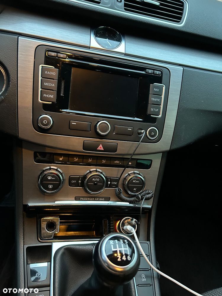 Volkswagen Passat - 8