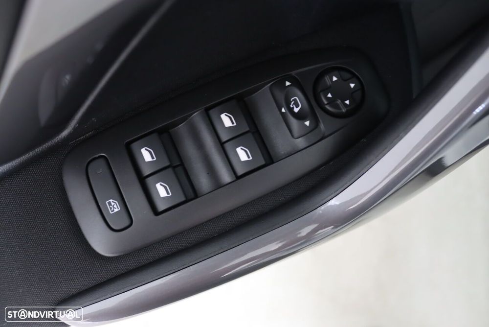 Peugeot 2008 1.2 PureTech Style - 15