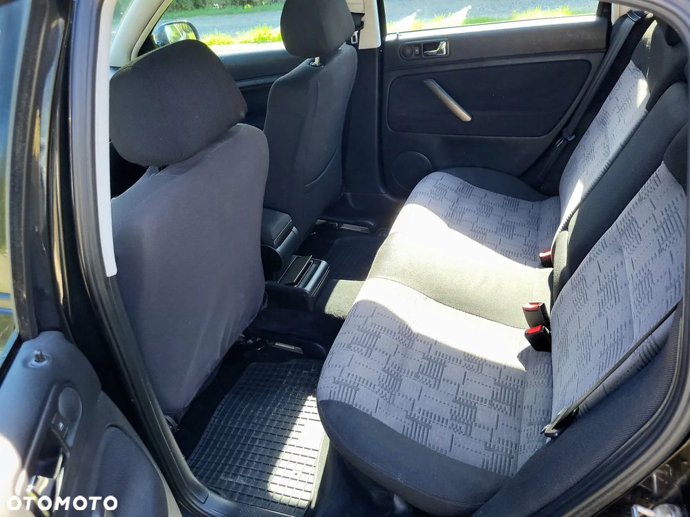 Volkswagen Passat - 13