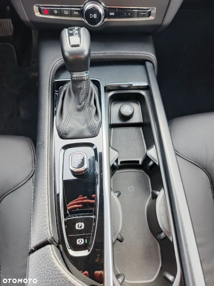 Volvo V90 D5 AWD Momentum - 24