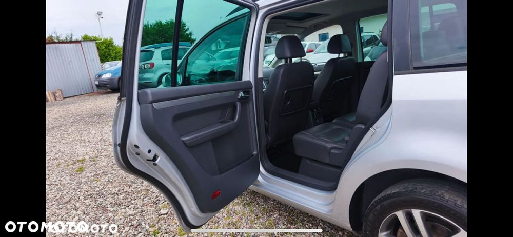 Volkswagen Touran 2.0 TDI DPF DSG Highline - 12