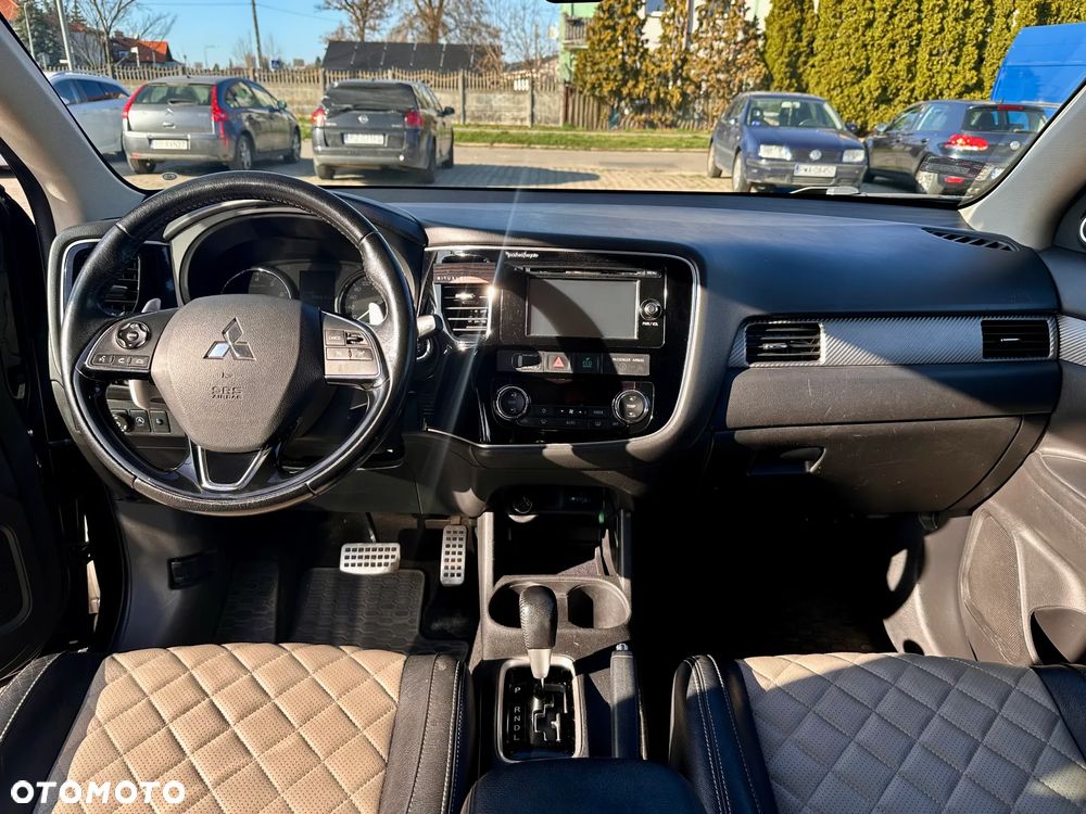 Mitsubishi Outlander - 8