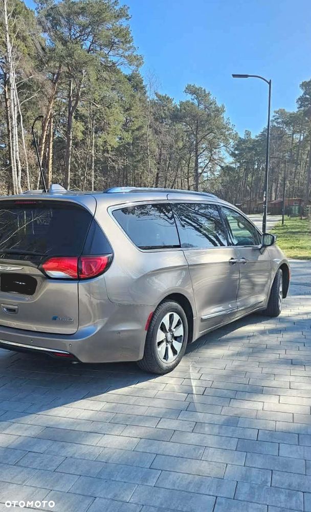 Chrysler Pacifica - 11