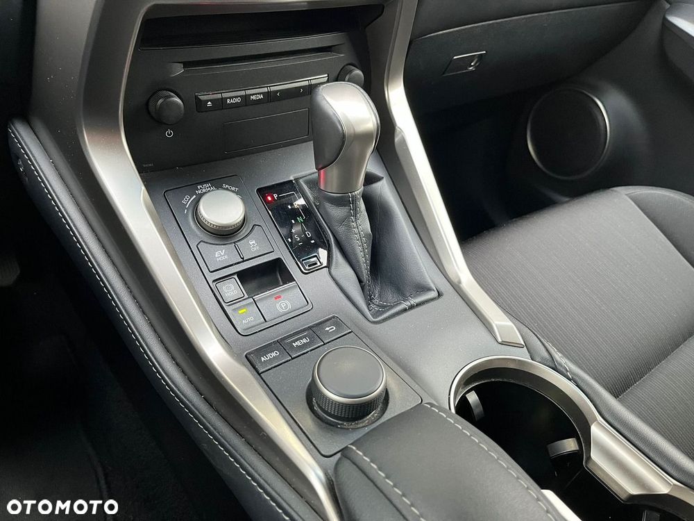 Lexus NX 300h Elite AWD - 23