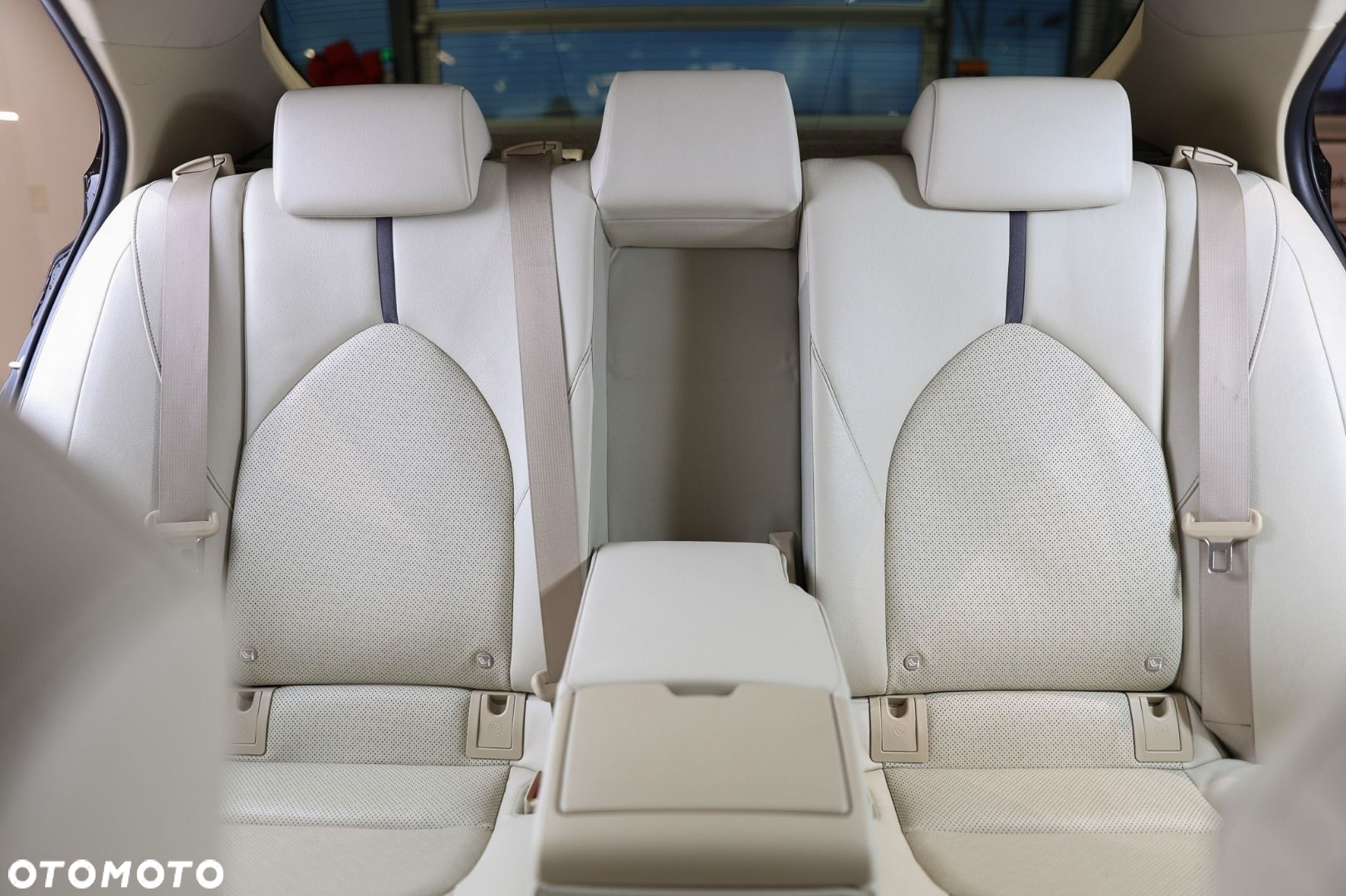 Toyota Camry - 19