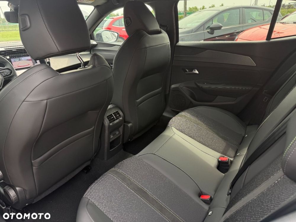 Peugeot 408 - 13