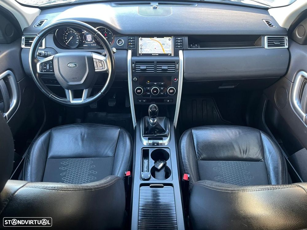 Land Rover Discovery Sport D150 HSE - 32
