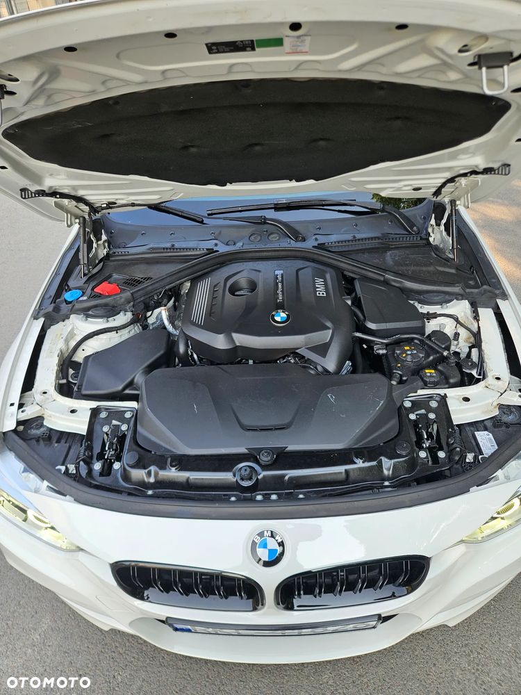 BMW Seria 3 330i xDrive - 9