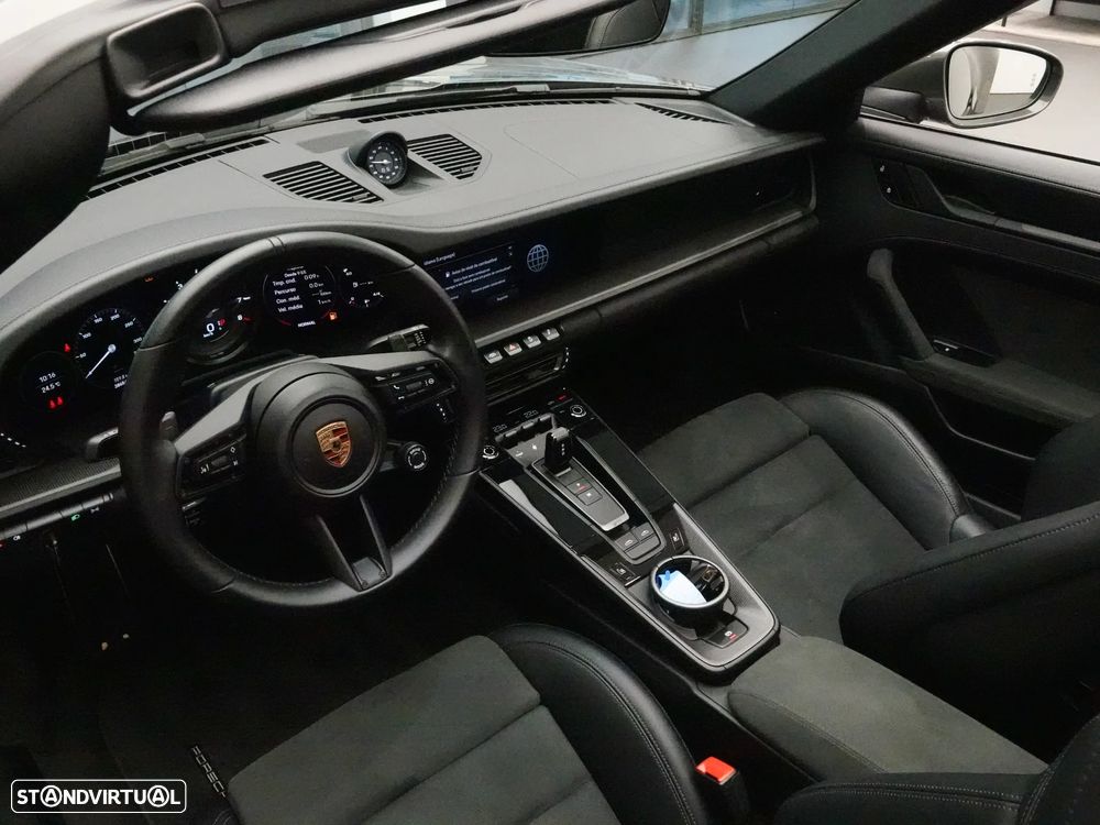 Porsche 911 (992) Targa 4 GTS PDK - 29