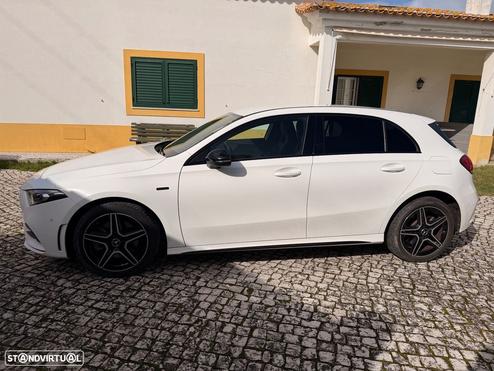 Mercedes-Benz A 250 e 8G-DCT AMG Line - 4