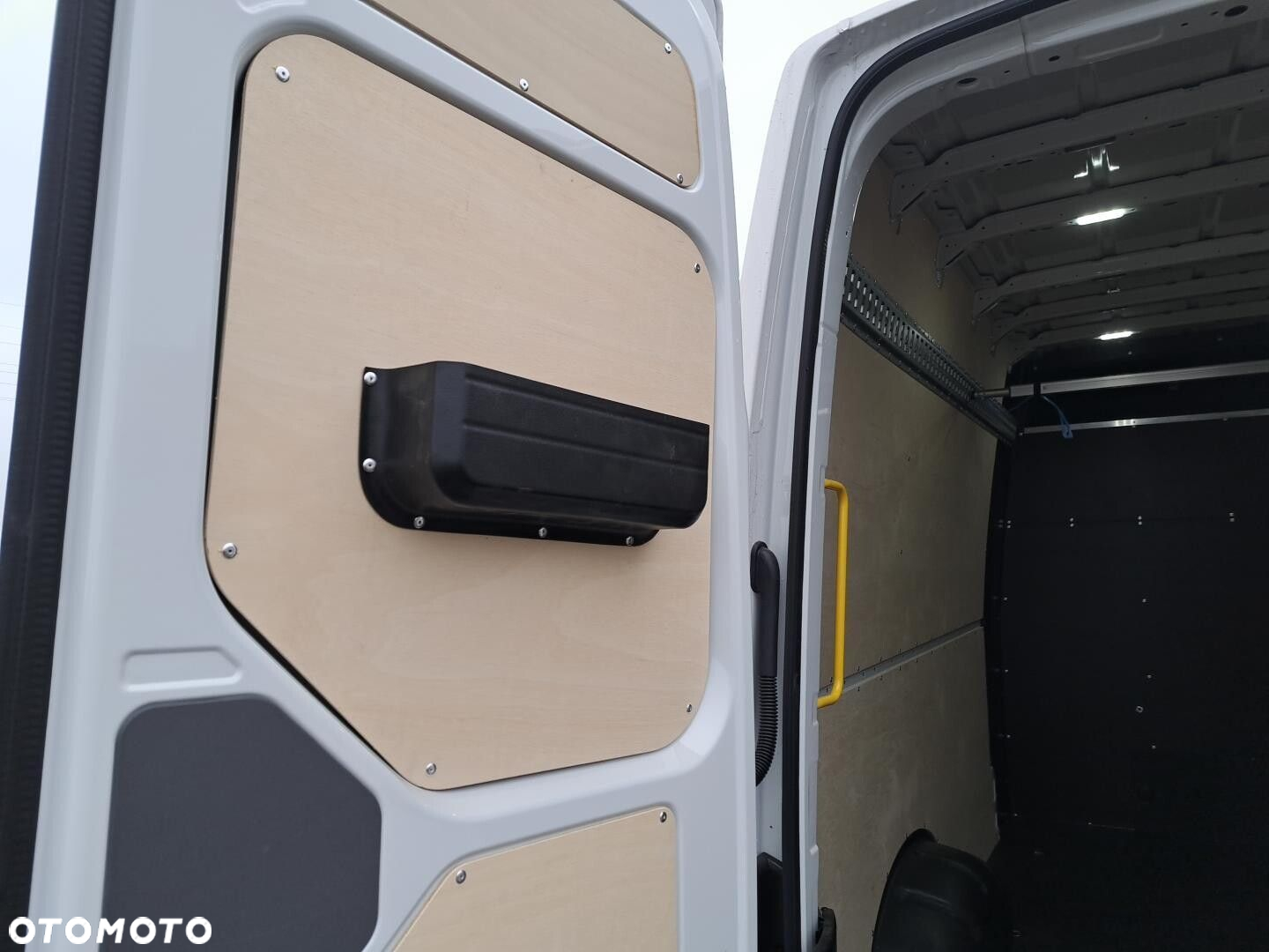Volkswagen Crafter 35 Furgon, 2,0 TDI SCR 177KM,  6-bieg man., r.o: 4490 mm - 29