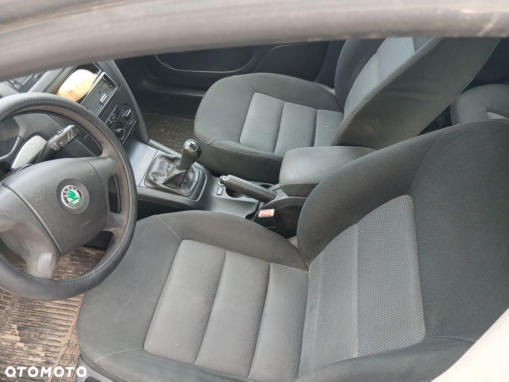 Skoda Octavia 1.6 Ambition - 5