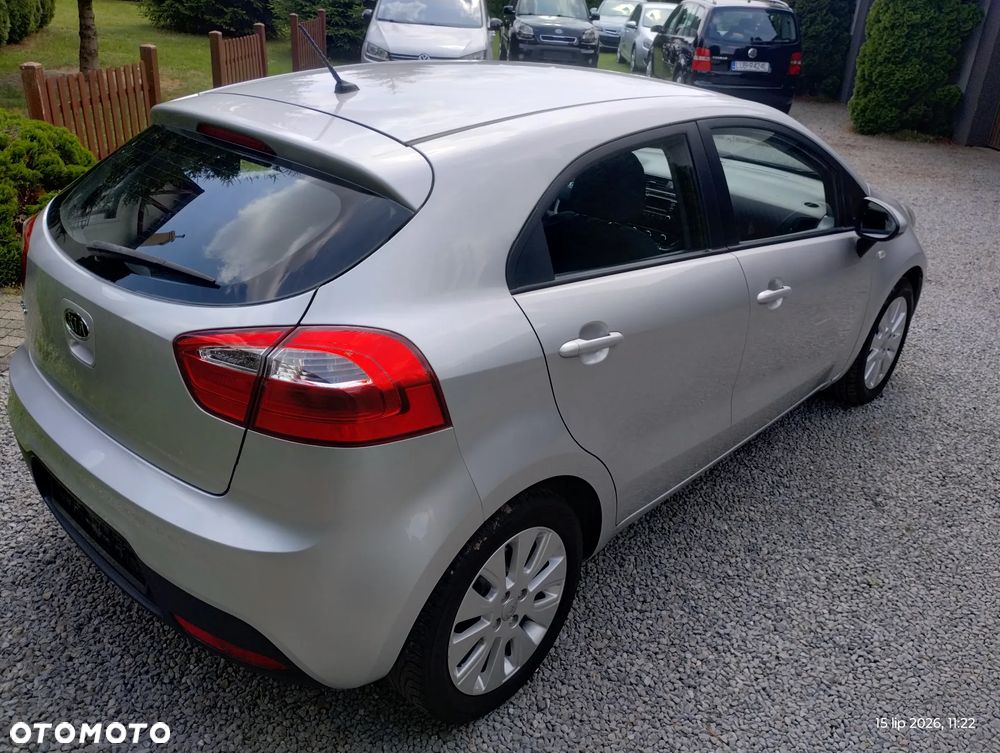 Kia Rio - 16