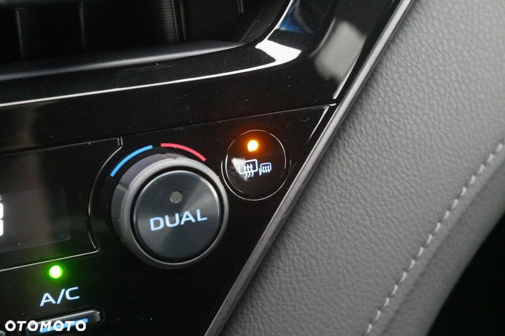 Toyota Camry 2.5 Hybrid Comfort CVT - 22