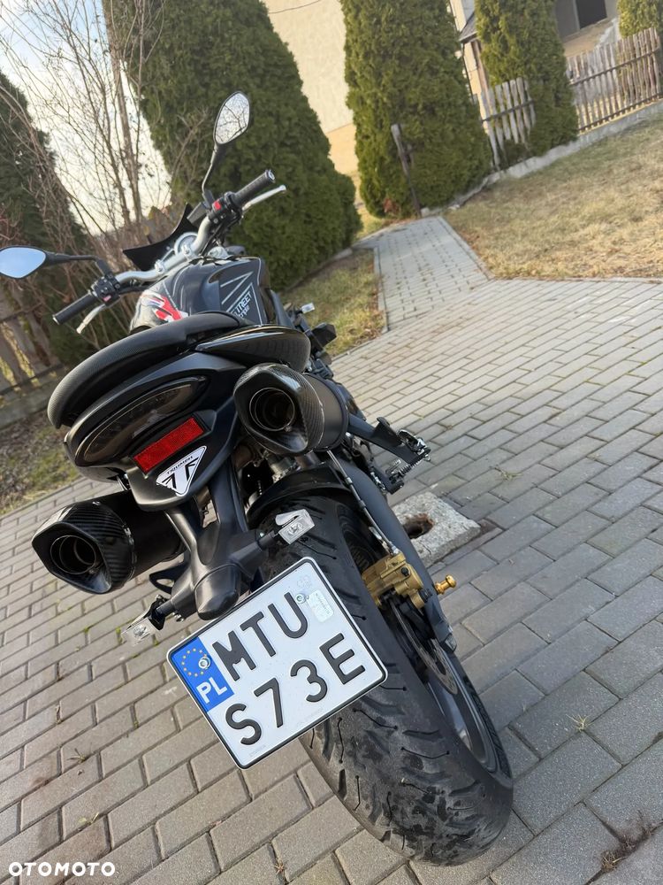 Triumph Street Triple - 7