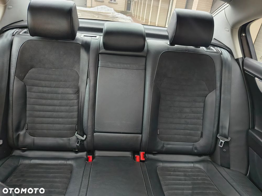 Volkswagen Passat 2.0 TSI Highline - 26