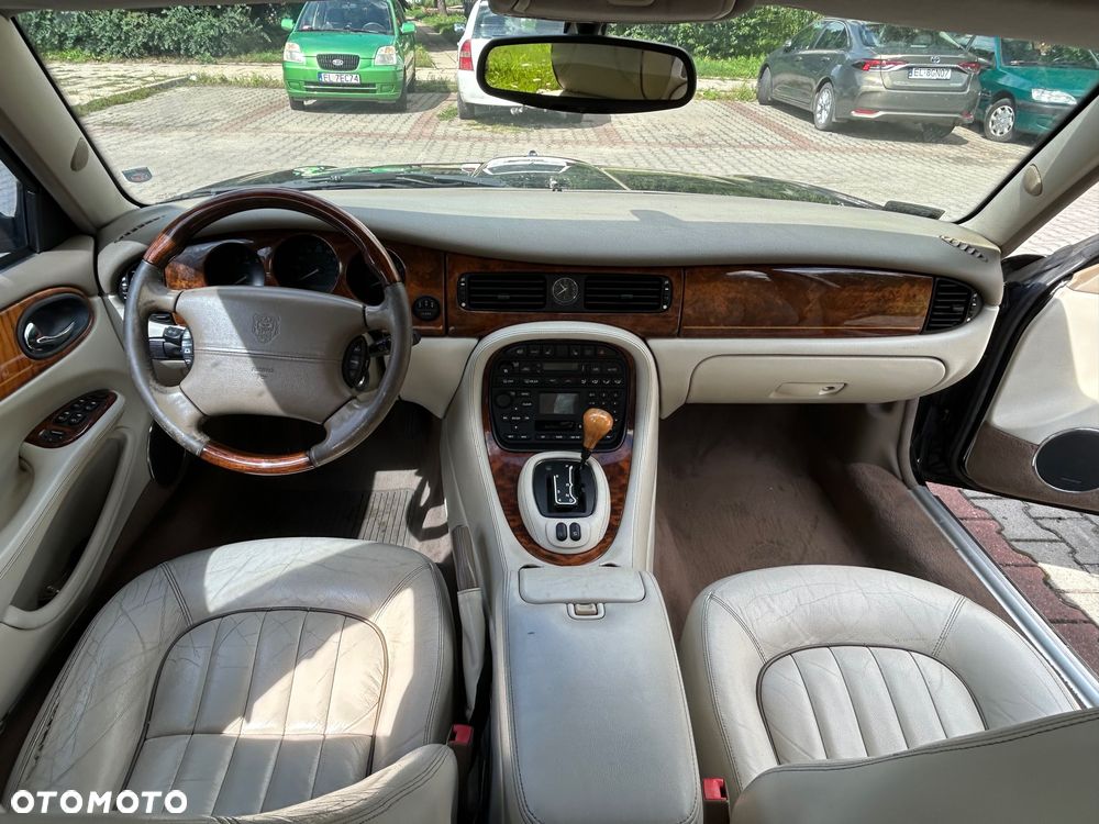 Jaguar XJ - 5