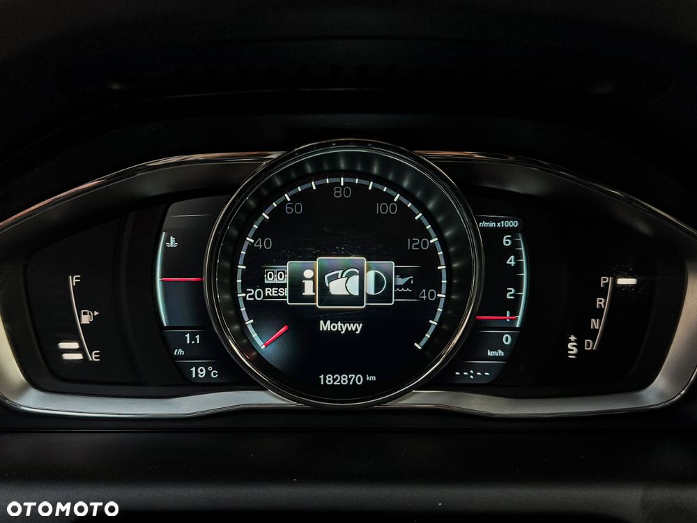 Volvo XC 60 T5 Momentum - 25