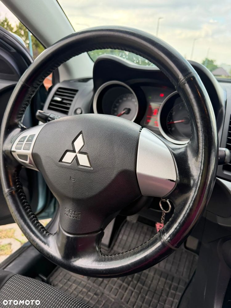 Mitsubishi Lancer 1.5 - 9