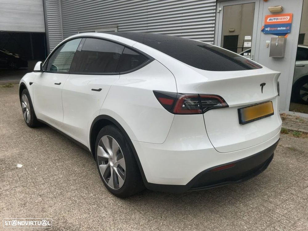 Tesla Model Y - 6