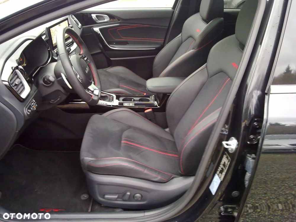 Kia ProCeed 1.6 T-GDI GT DCT - 16