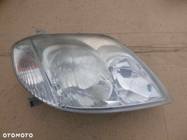 LAMPA PRAWY PRZÓD PRAWA PRZEDNIA TOYOTA COROLLA E12 01- - 3