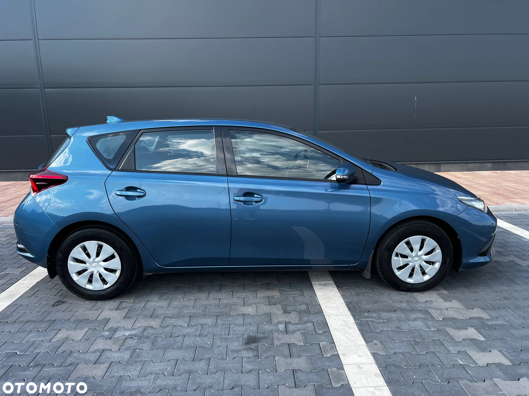 Toyota Auris 1.33 VVT-i Active - 4