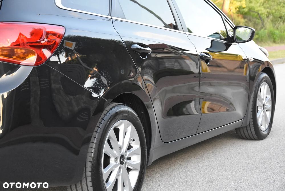 Kia Ceed 1.6 GDI ISG Dream-Team Edition - 19