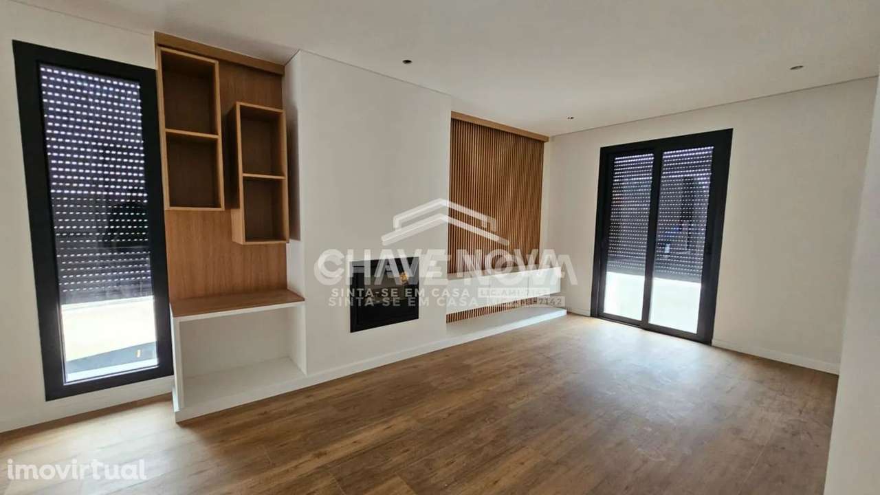 Moradia em Banda T3+1 Nova c/ Piscina na Madalena - Grande imagem: 4/26