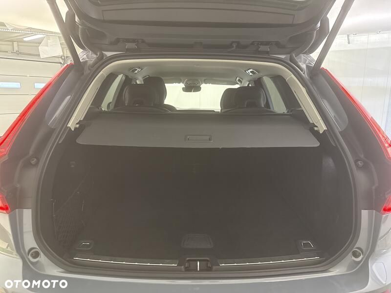 Volvo XC 60 B4 D AWD Momentum Pro - 22