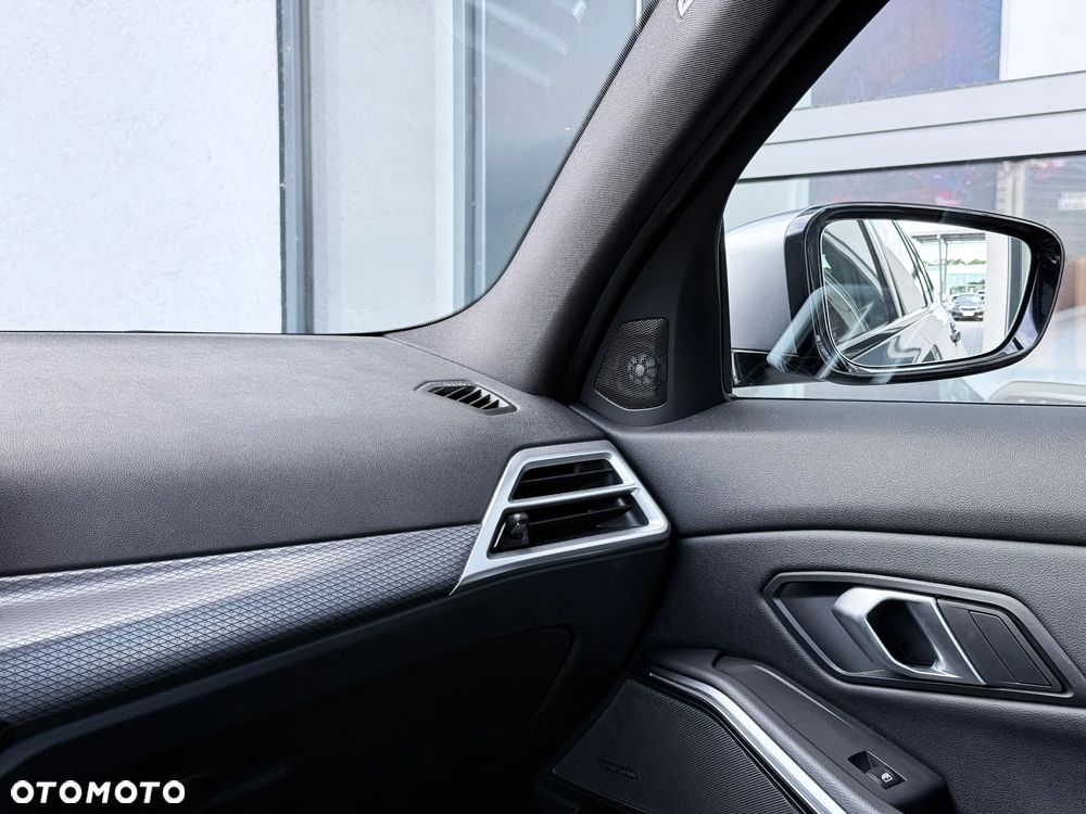 BMW Seria 3 320d xDrive M Sport - 21